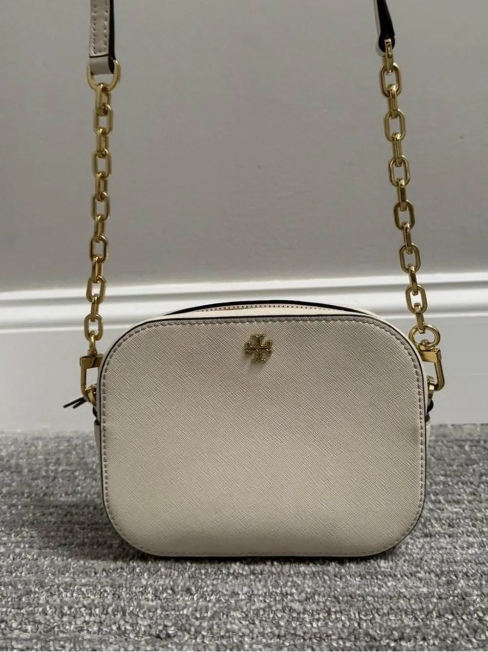 Tory Burch Robinson Cream Crossbody Bag with Gold Chain Strap